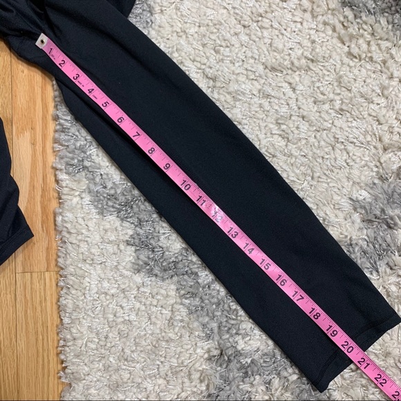 FABLETICS Black Cropped Workout Leggings Small - Picture 8 of 9